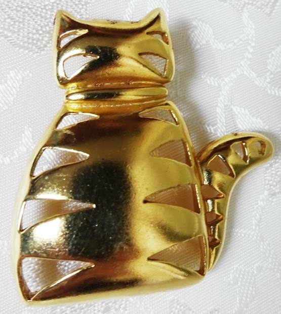 Vintage Gold one FAT Striped Openwork Cat Brooch Jonette Jewelry Pin Signed JJ