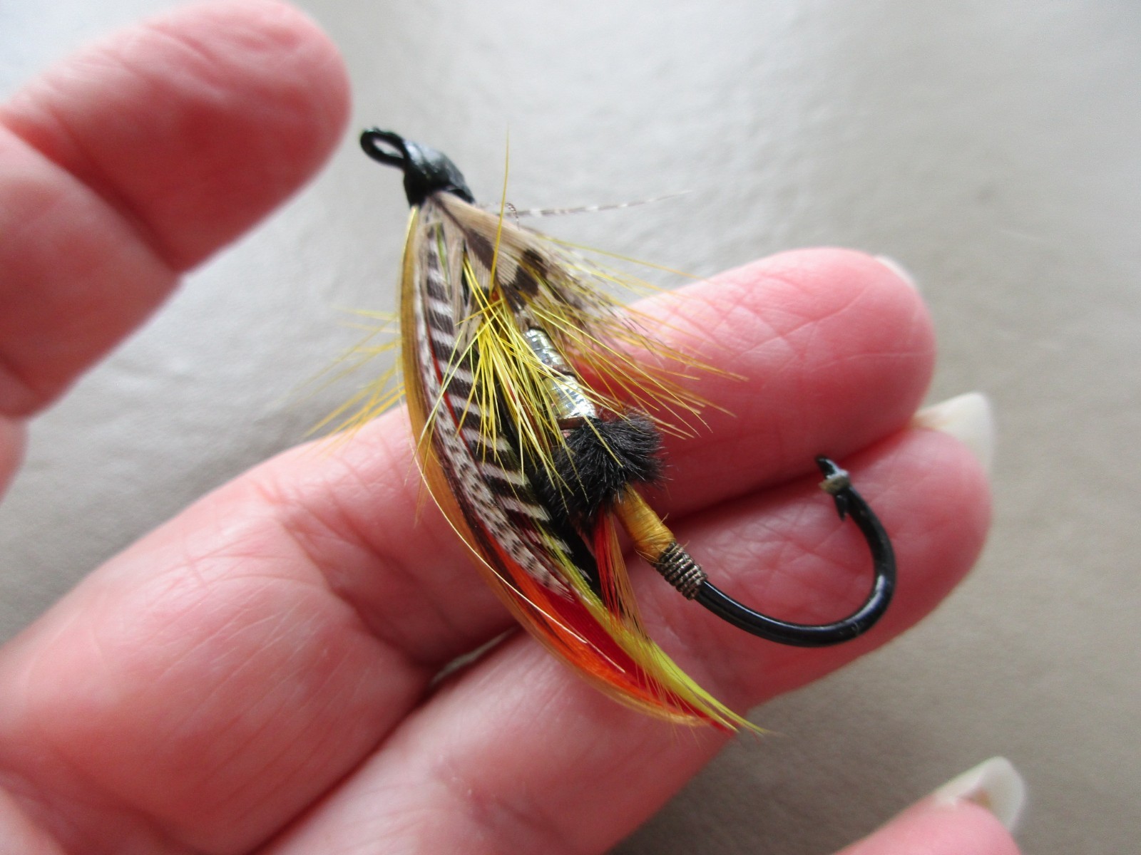 VINTAGE OLD RETRO ANGLERS FISHING HOOK FLY UNUSUAL ENGLISH BROOCH PIN FISHERMAN