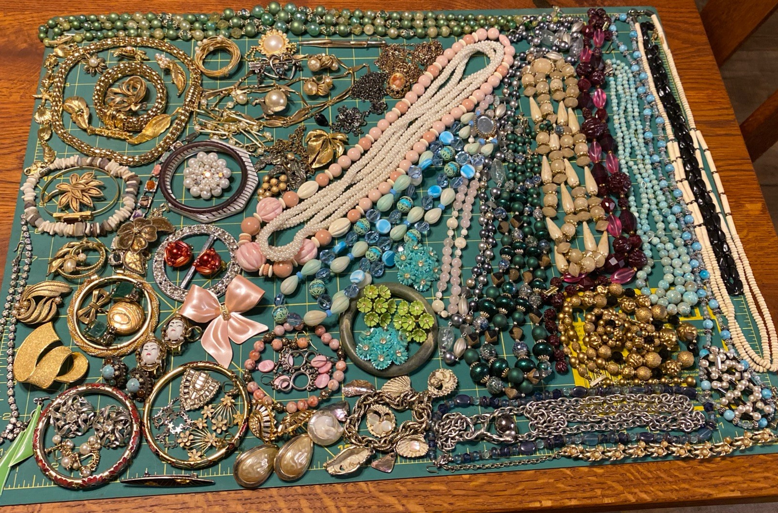 4.5 Lb Vintage Costume 70 Pc Jewelry Lot Mix Box Wearable Pieces Estate Auctions