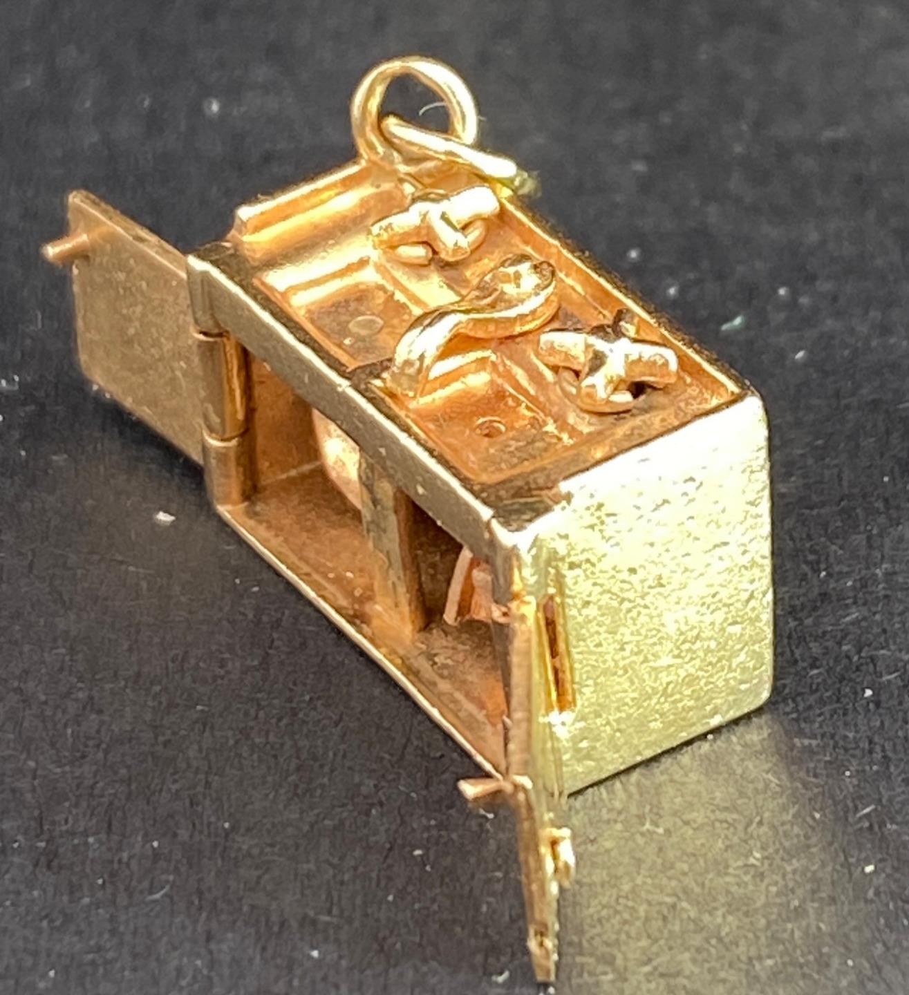 14k Yellow Gold Kitchen Sink Charm Pendant inch C163