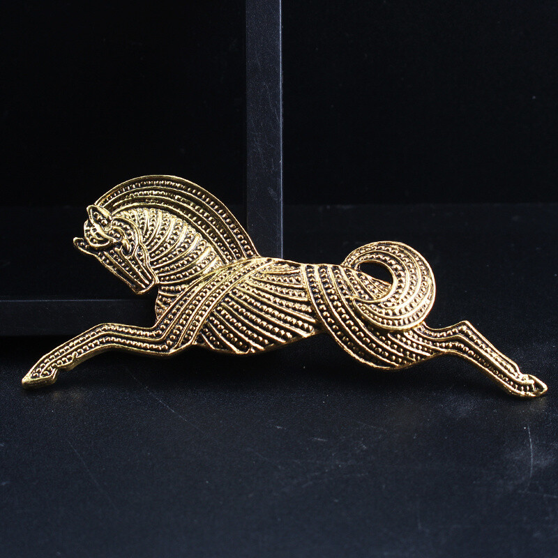 Personality Retro Simple Literary Gold Horse Brooch Women Men Jewelry Gift