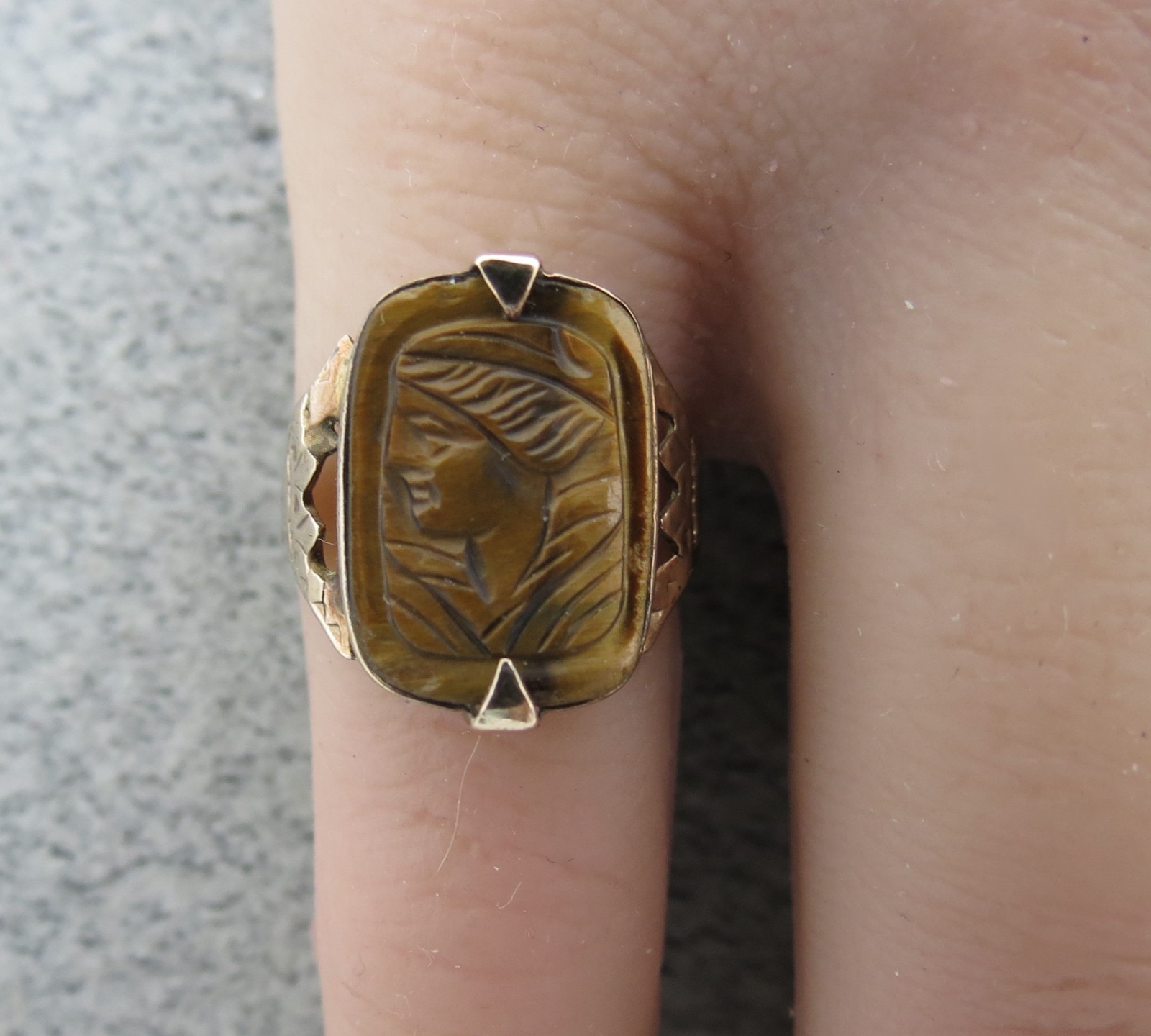 Victorian 10K Yellow Gold Cameo Ring Tiger’s Eye Carved Face Size 5 Pinky 2.52g