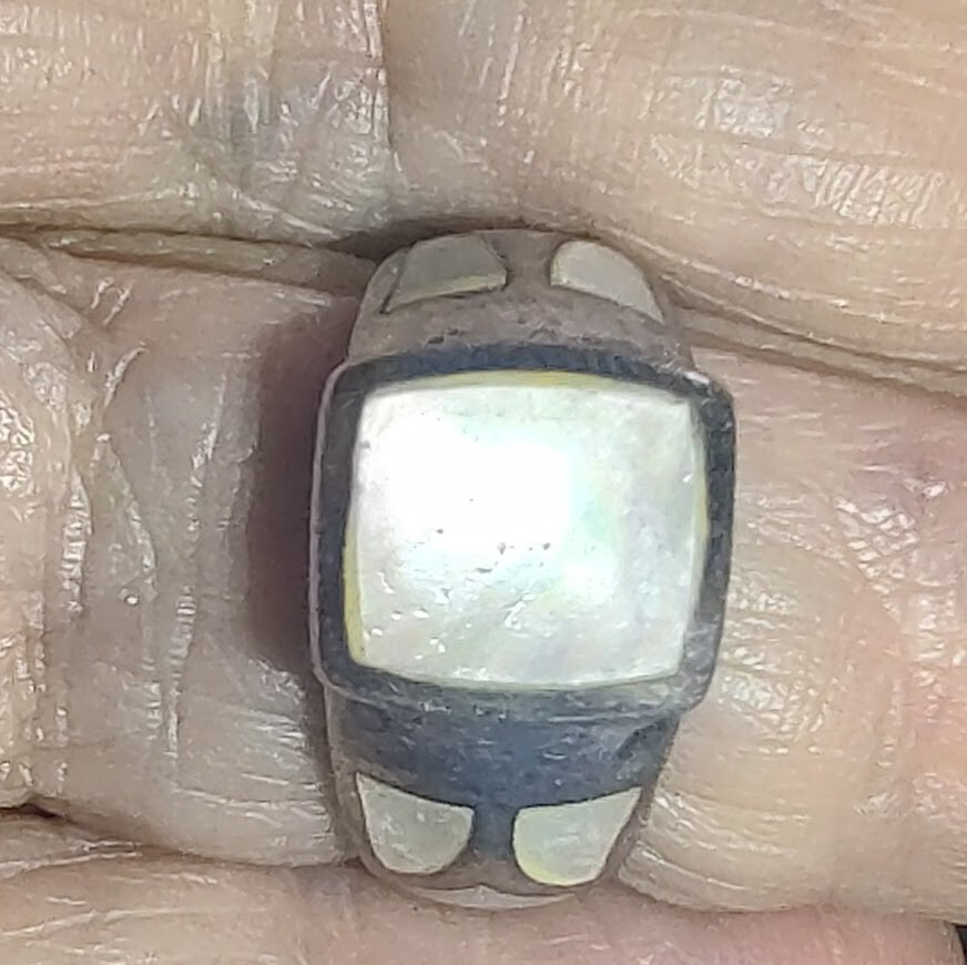 Mother Of Pearl Real Solid 925 Sterling Silver Ring size 6 1/4 ((365))