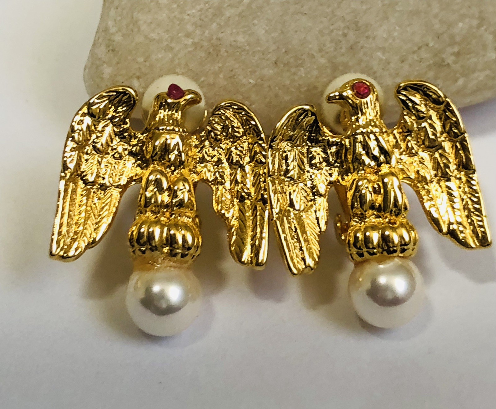 VTG ANN HAND Clip Eagle Earrings,W/ Red Eye&Faux Pearls Approx. 6 1/2–7mm