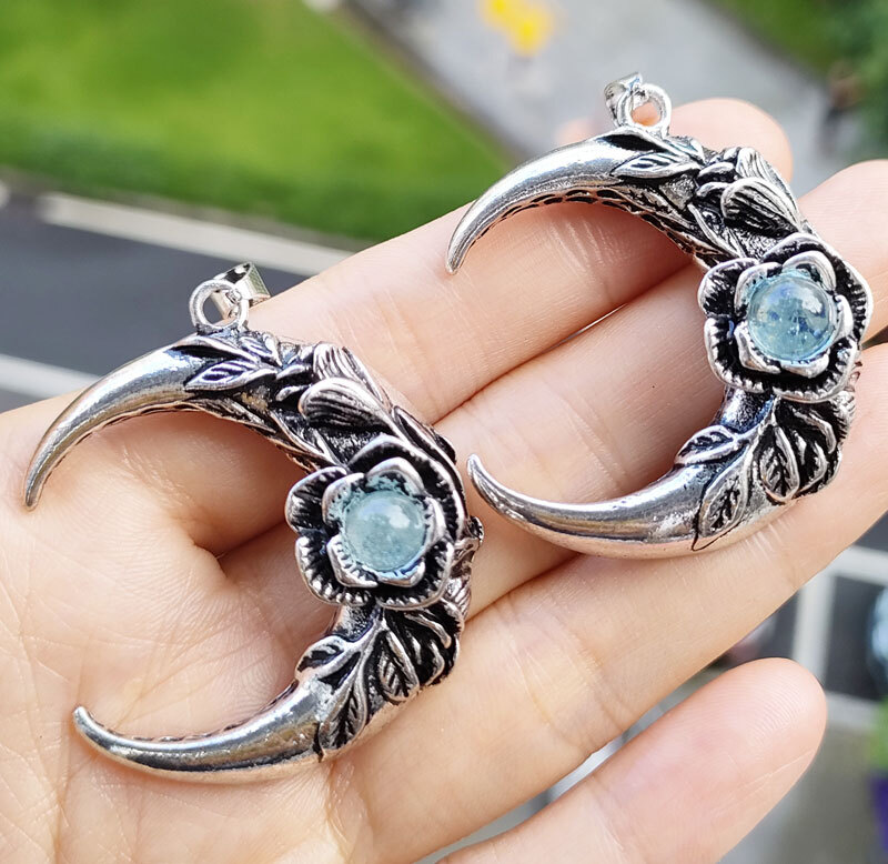 10pcs Natural Aquamarine Gems Moon Rose Pendants Chakra Reiki Healing Amulet