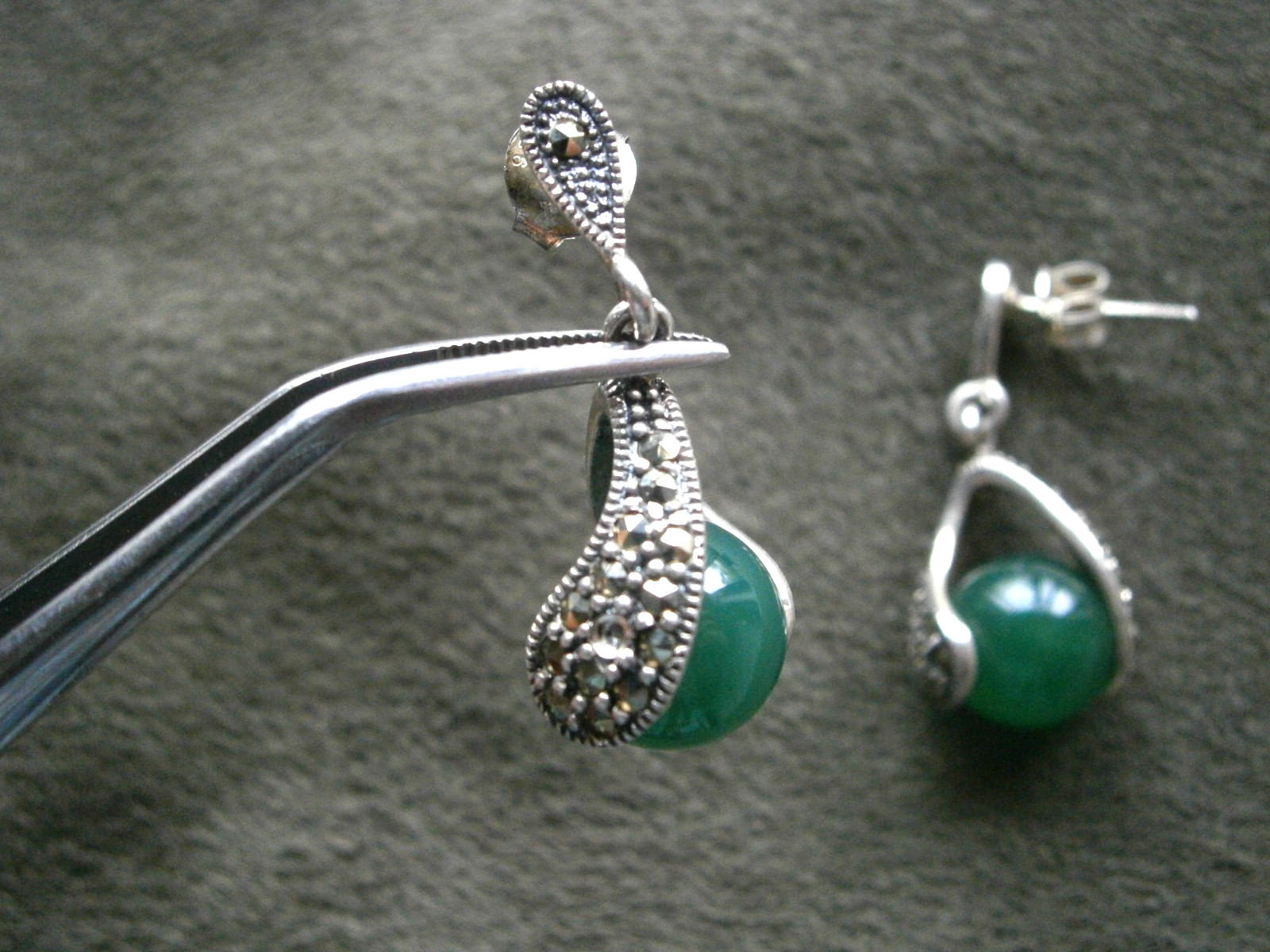 Green Agate & Marcasite Vintage Sterling Silver Post Stud Earrings 7.8g ~ FLAW
