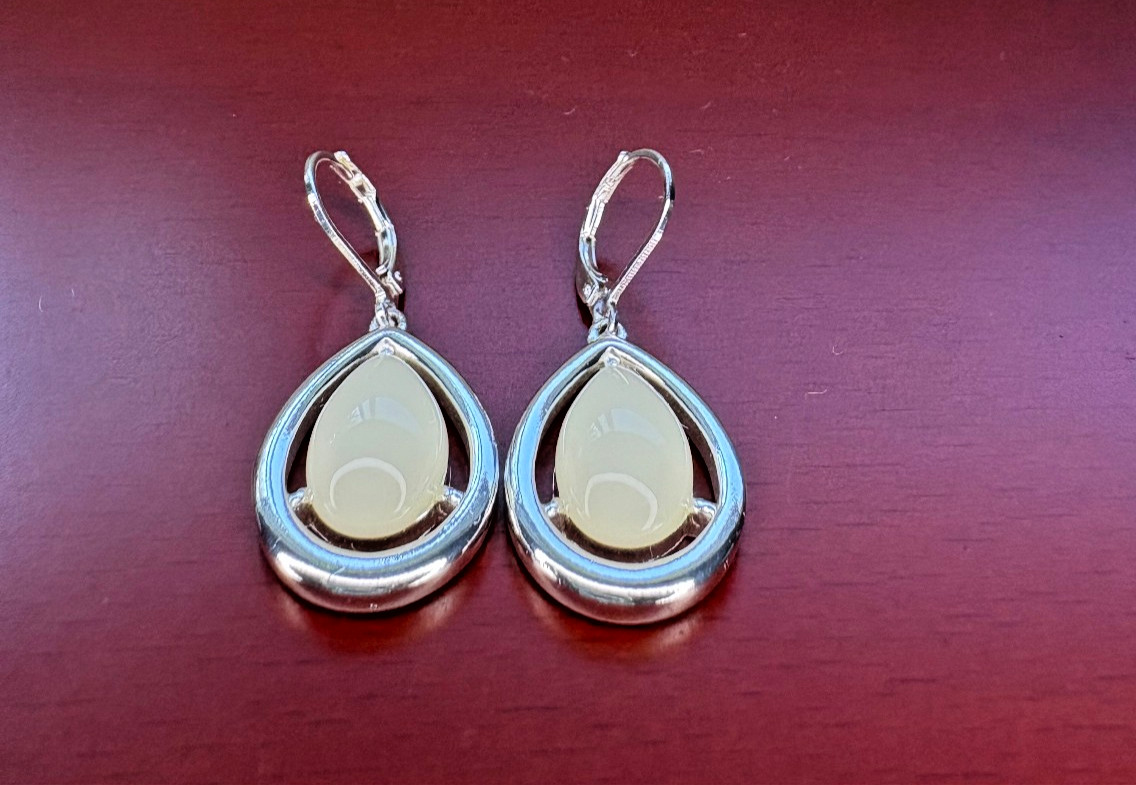 Ivy a polished ivory colored teardrop earrings. Free lead and nickel free.