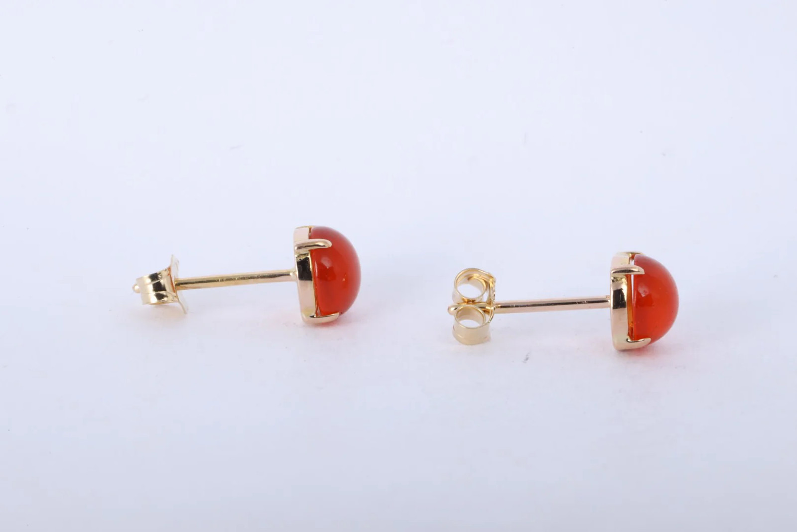 14k Yellow Gold 1.45tcw Cabochon Carnelian Stud Earrings (0.87g.)