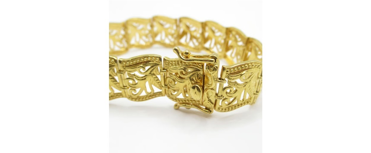 STS Karis Vintage Bracelet Link Floral Design Gold Tone