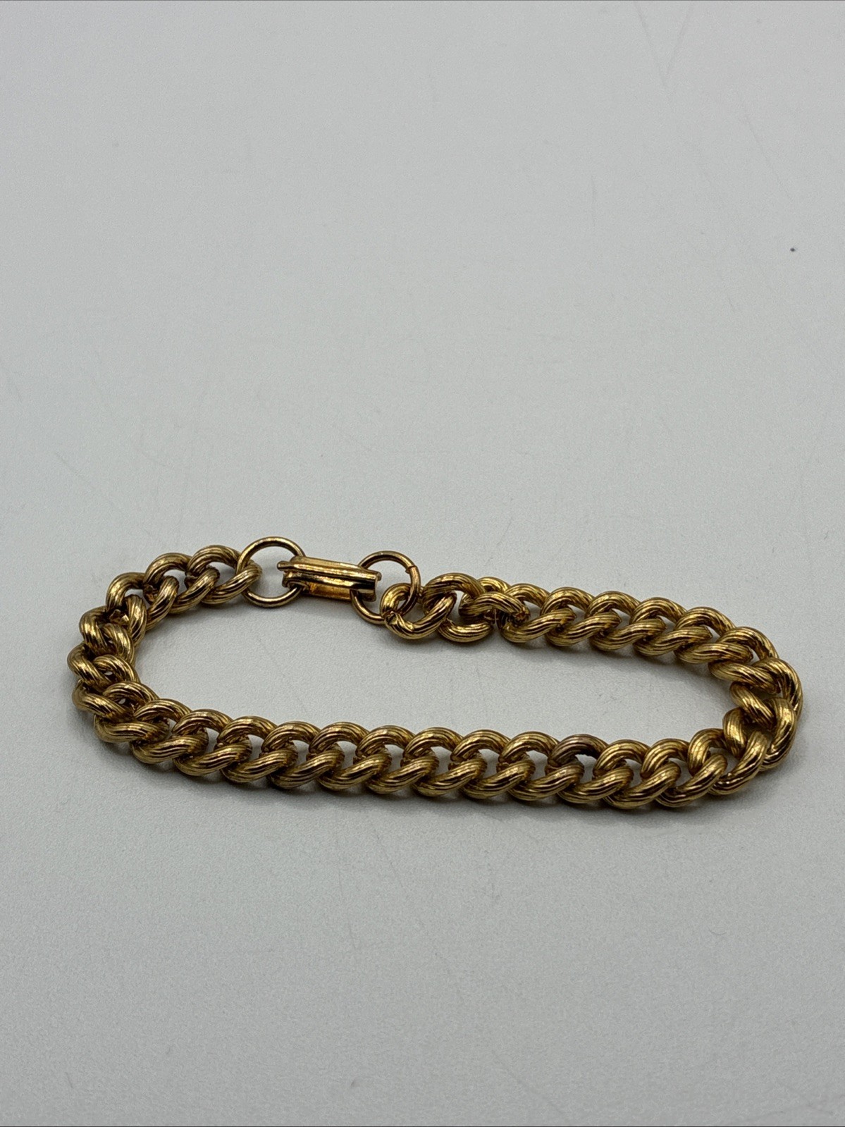 Vintage Gold Tone Curb Chain Bracelet Textured Cuban Link Fold Over Clasp 7.25″