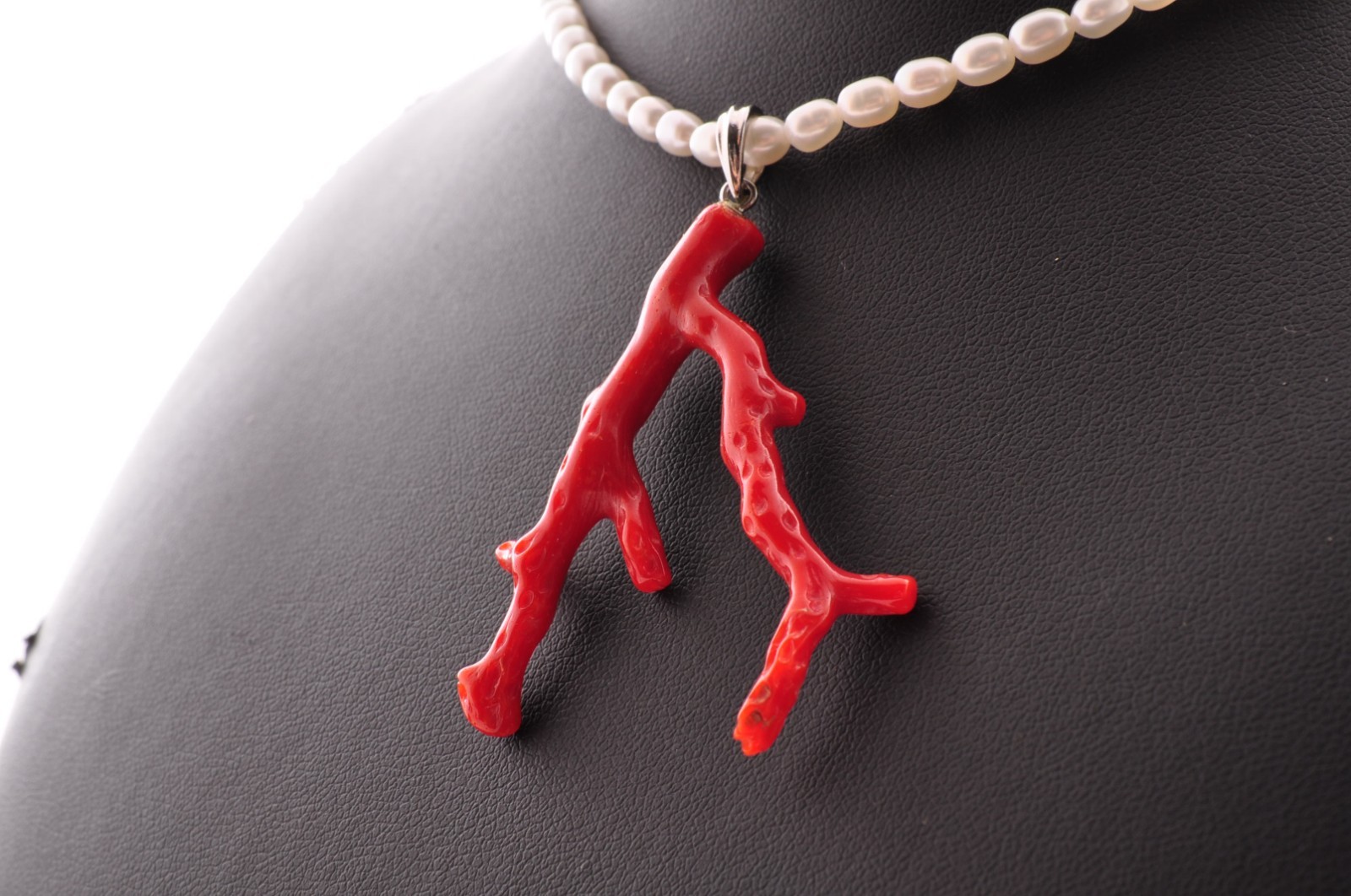 Sterling silver clasp, red coral and pearl pendant (total 54.0ct) Certification.
