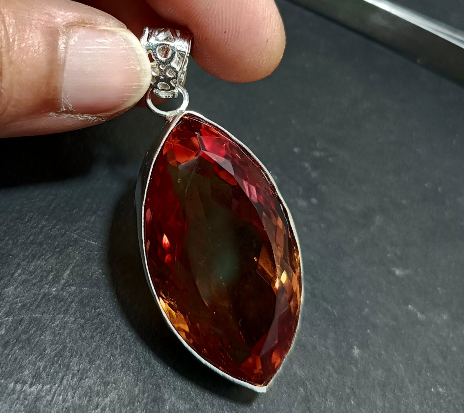Certified 111.90 Ct Natural Zultanite 7 Color Pendant 925 Silver Loose Gemstone