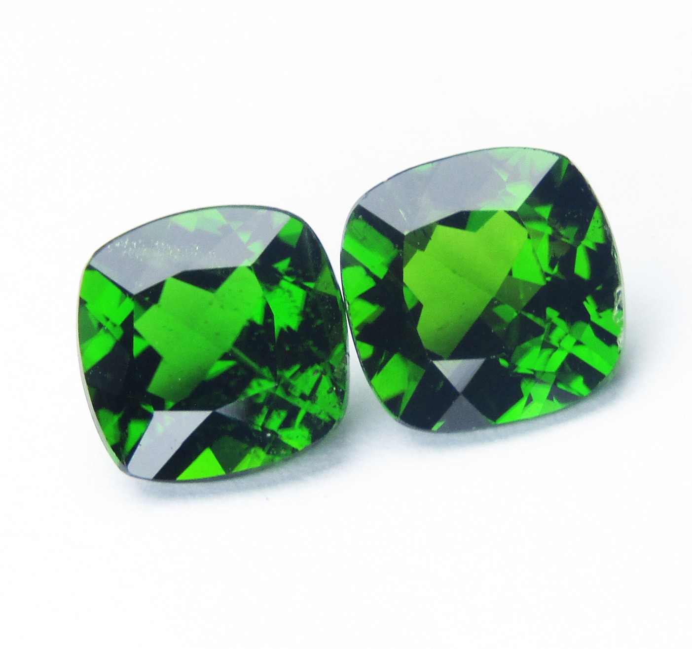 3.19Cts Elegants Green Natural Chrome Diopside 7mm Cushion Shape Pair Gems