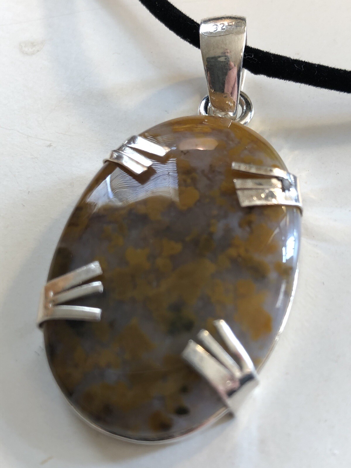 Oval Translucent Plume Agate Gemstone Pendant Open-back Claw Mount Necklace