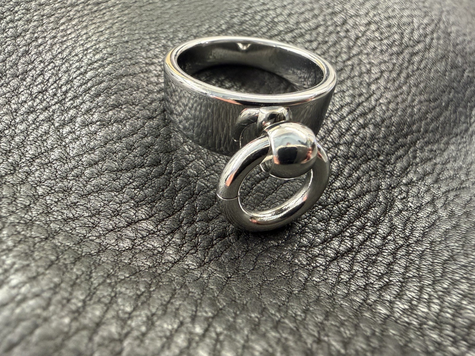 QUATTROFORT Industrial Cyber Gothic O Ring Swivel Shackle Ring Steel Band 7