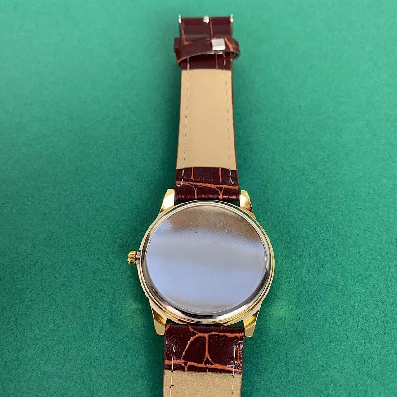 Minimalistic essential vintage style gold and leather style band watch. 9 inches