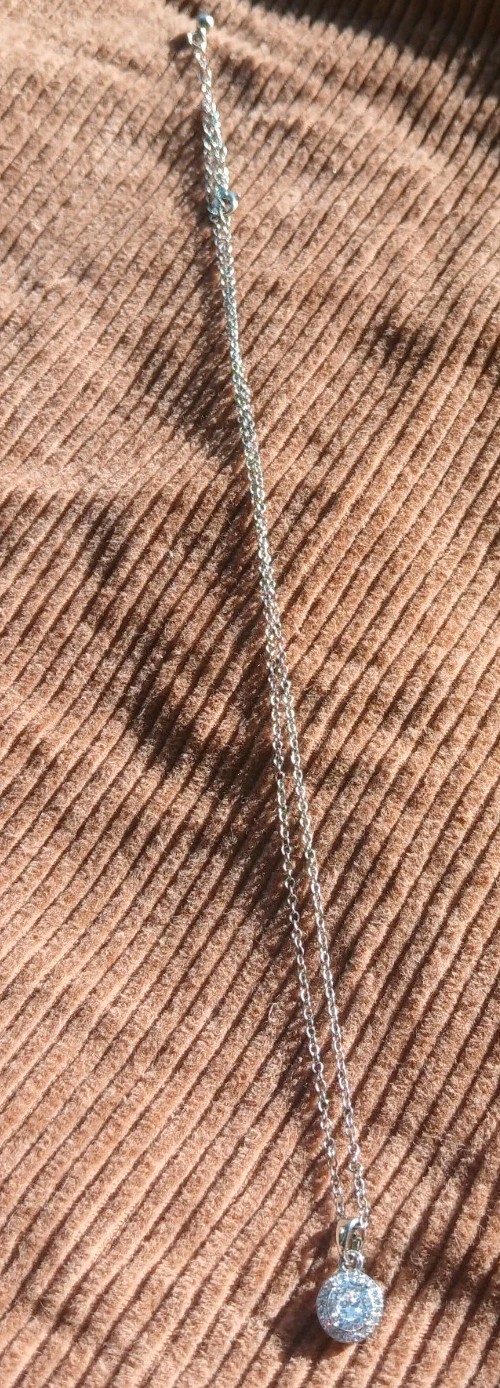 White glimmering Stone in Silvertone. Chain. Dainty Nice