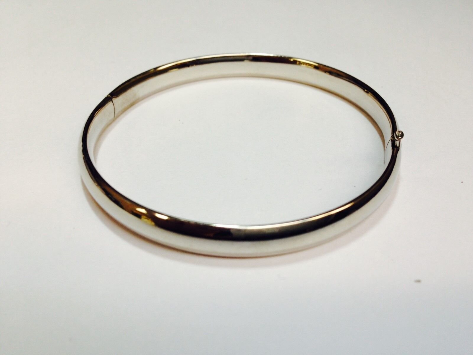 14k White Gold Shiny Bangle Hinged Bracelet 6mm, 4/16 “, 7 grams 7 Inch