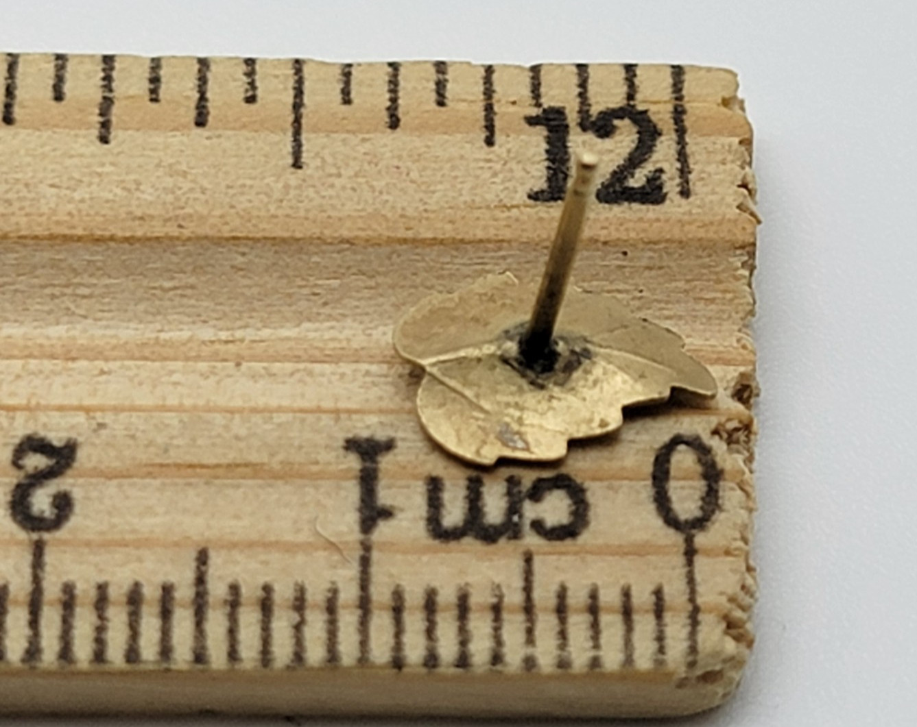 Vintage 14K Yellow Gold Leaf Stud Earrings Nature Botanical Minimalist 10.6mm