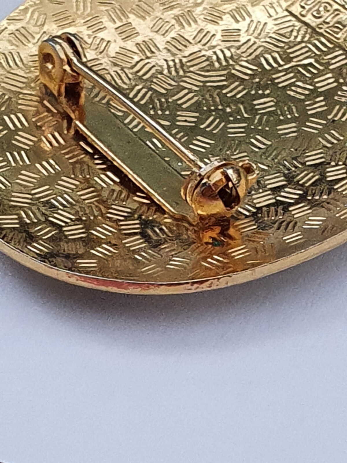 Fish Signed Cream Red Green Enamel Cloisonné Lilly Oval Gold Tone Brooch Pin