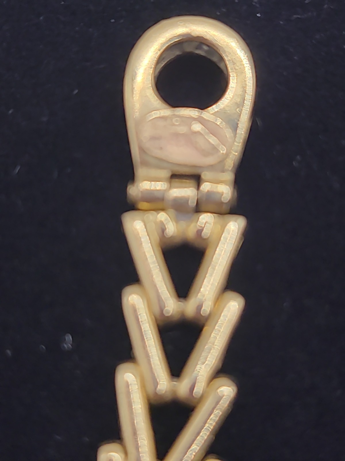 Bracelet 14kt gold. 8.25 in. 13.48 G. Dominique. Chevron design.