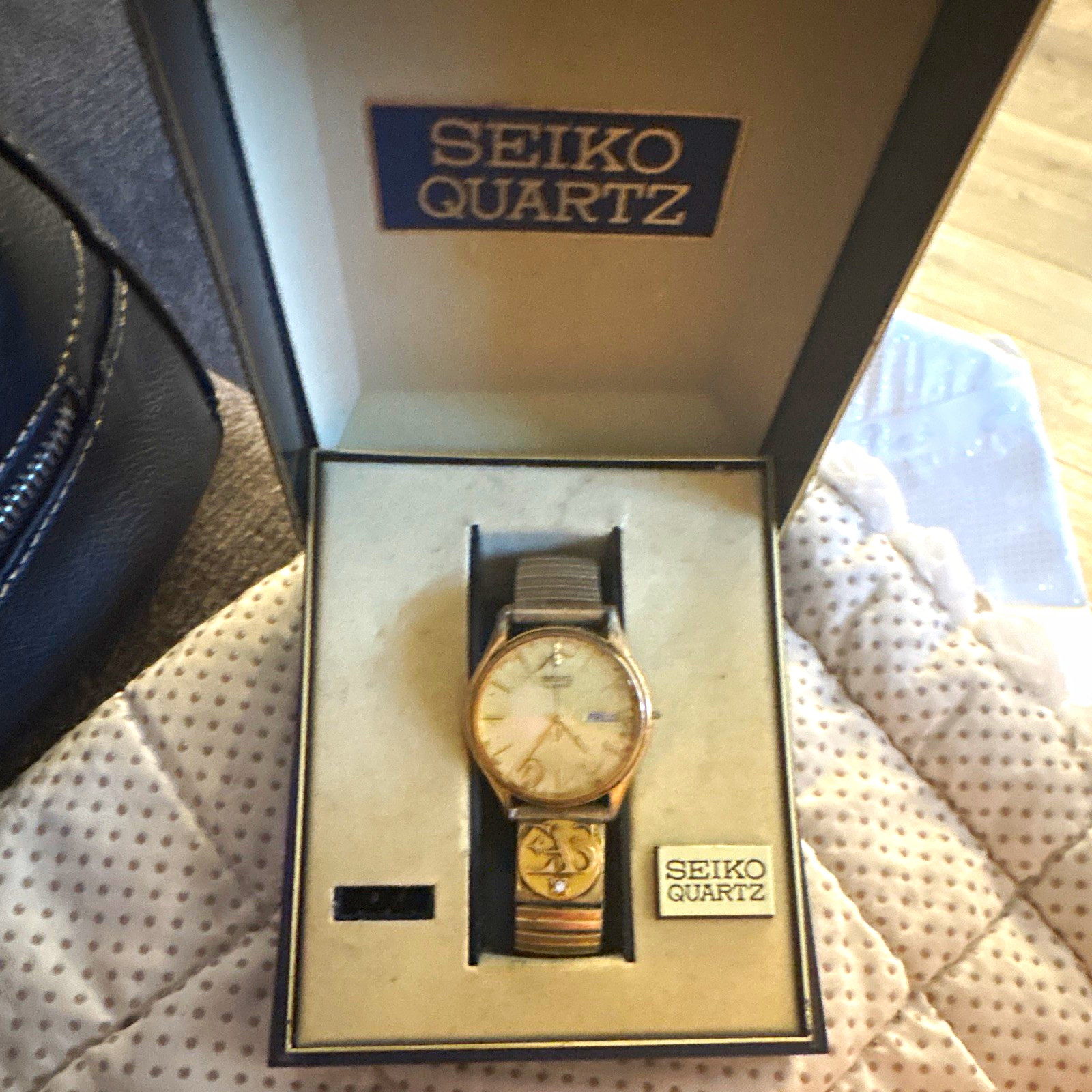 Seiko Quartz Analog Dress Watch Silver Dial Stick Markers Metal Bracelet w/ Box
