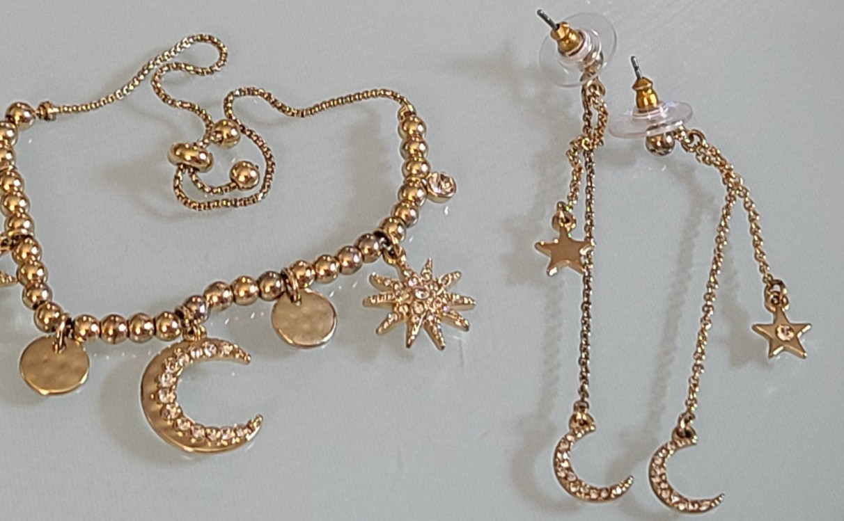 Vintage Unsigned Celestial Moon & Stars Necklace Silver Tone Baroque Pearl Resin
