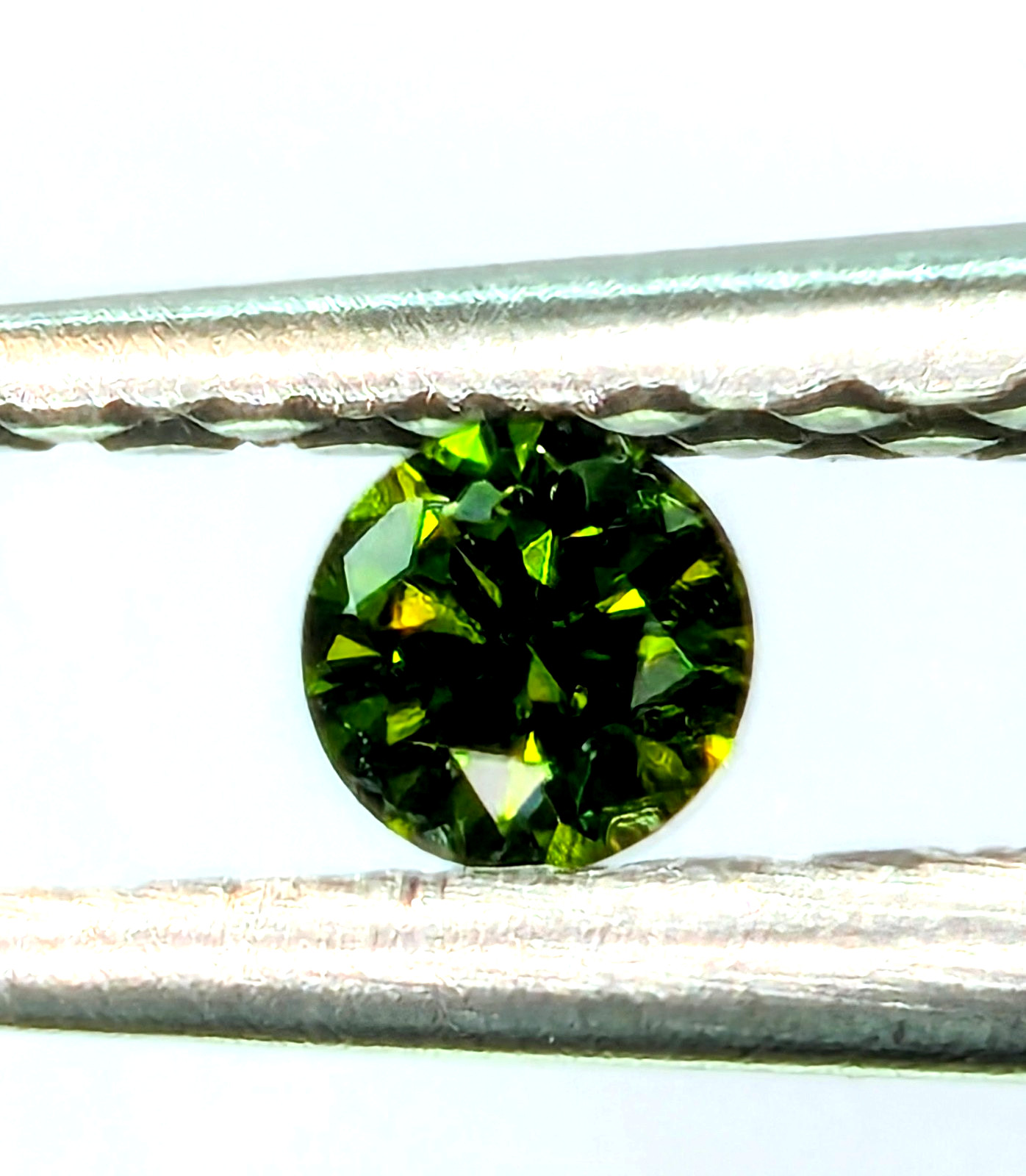 Natural Deep Green Diamond Round Brilliant VS2-SI1 Africa 1mm to 4mm