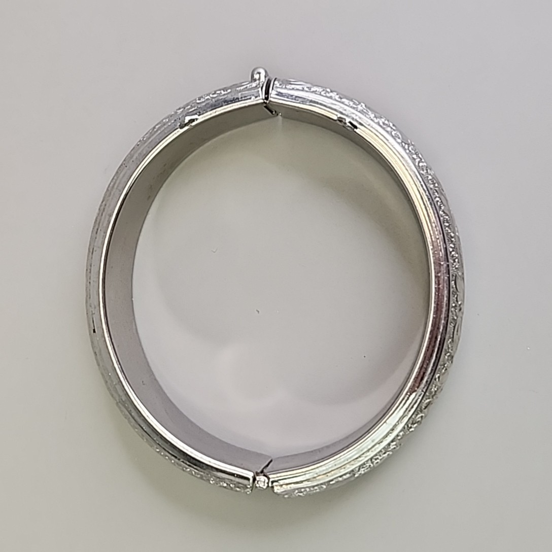 Vintage Etched Bangle Bracelet 14mm Hinged Puffy Silver Tone Push Lock 6.5″