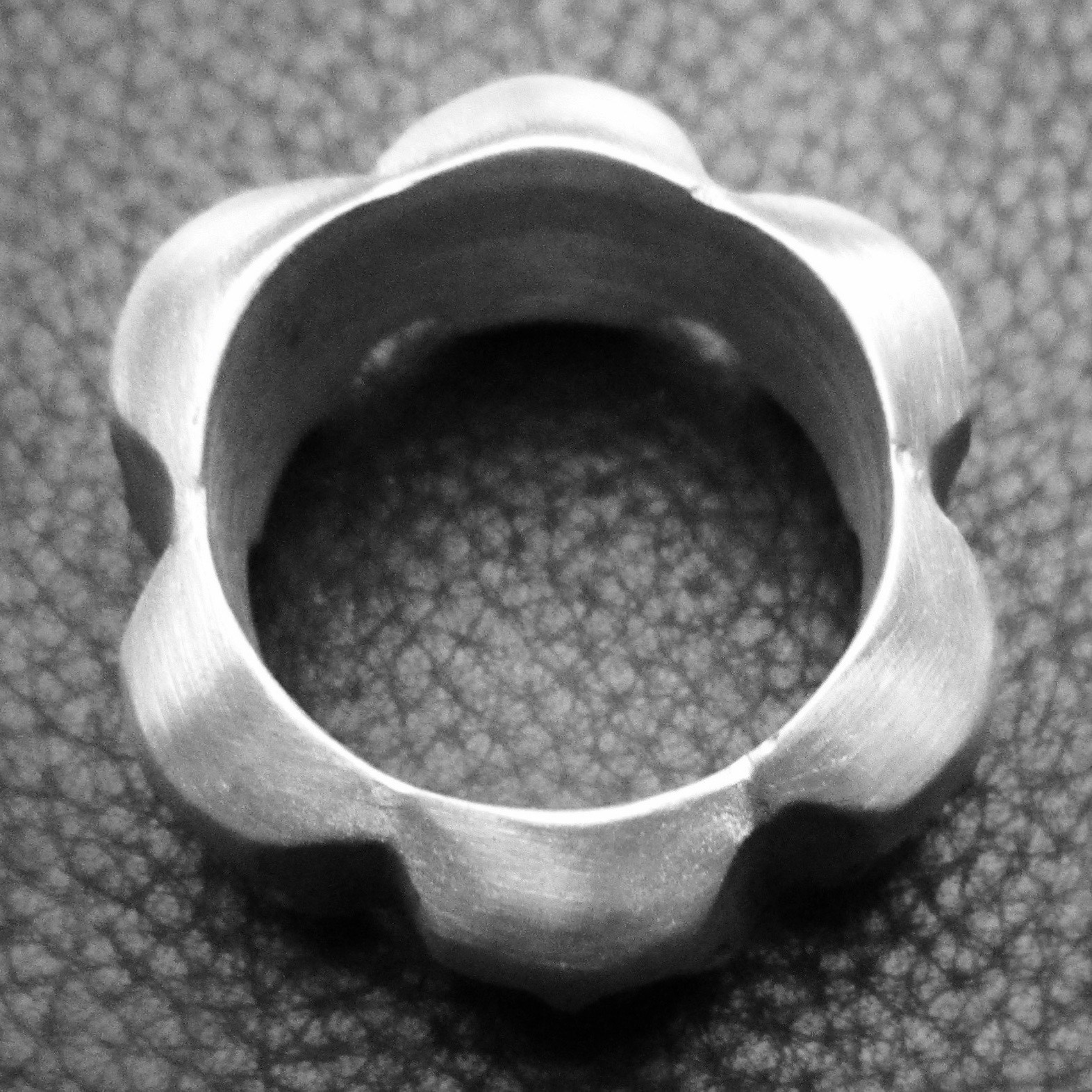 MJG STERLING SILVER 6 SKULL RING. BIKER. GUITAR PLAYER.33 GR. SZ 11.