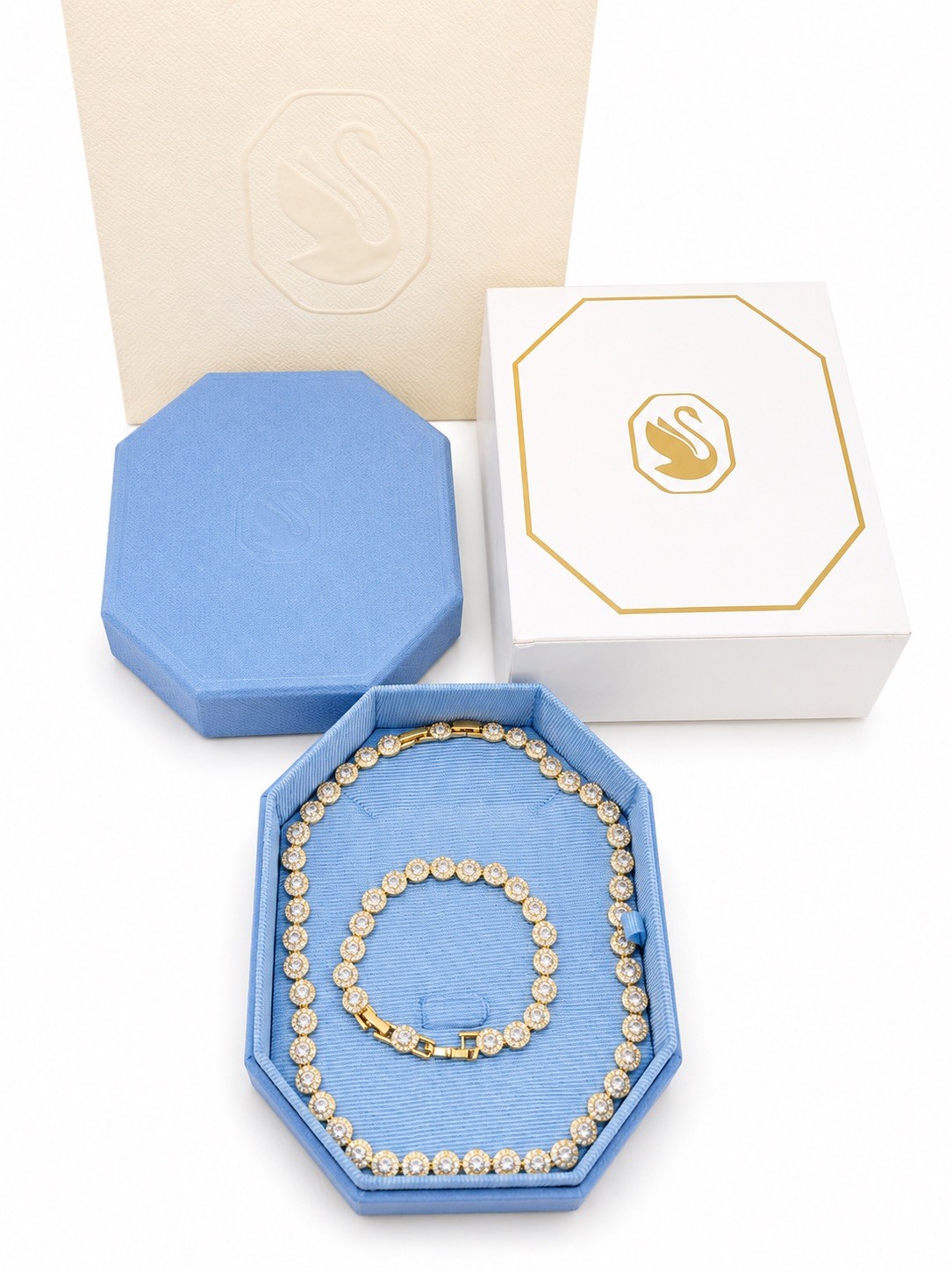 Una Angelic set Round cut, White, 18K gold finish PACKAGE MAY VARY
