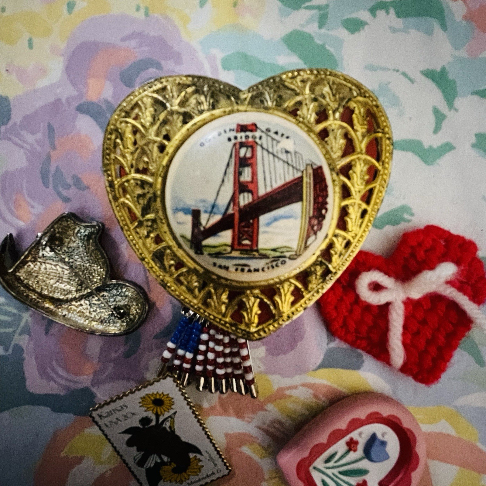 Vintage Lot Of USA Themed Pins, Broches Plus Trinket Box. 4th Of July Souvenir
