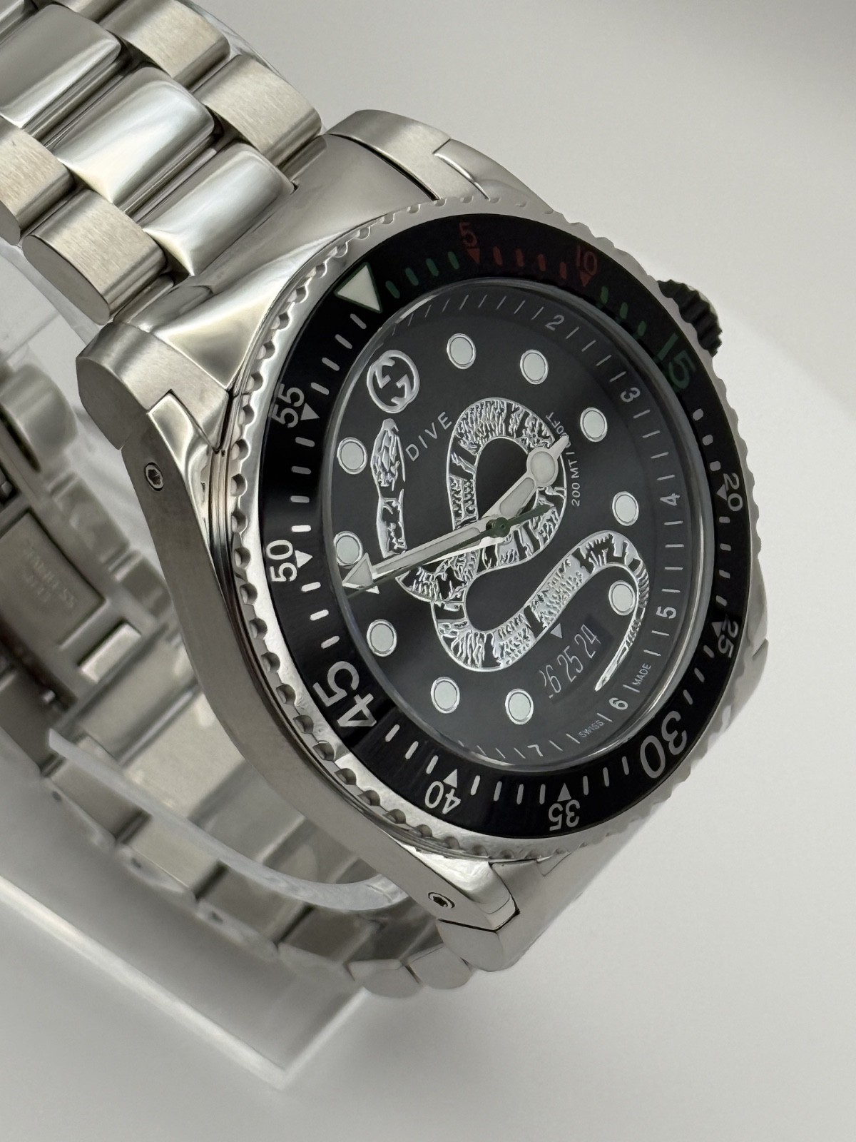Gucci Dive 45MM Men’s Swiss Quartz Watch Black Dial Stainless Steel YA136218