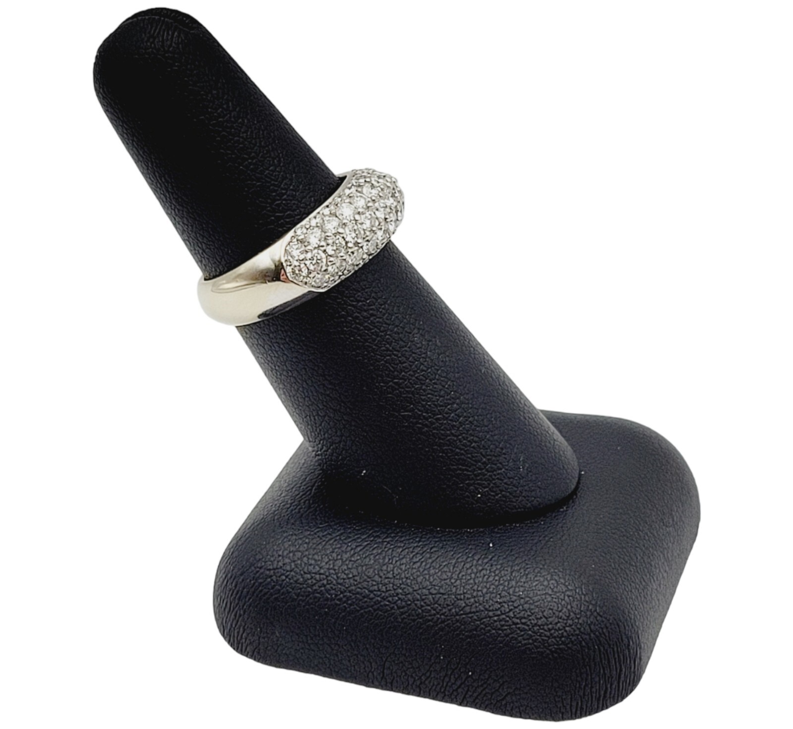 Ring Diamonds Round Pavé 1.52 CTW Dome 7.18 mm Band 18 Karat White Gold Size 7