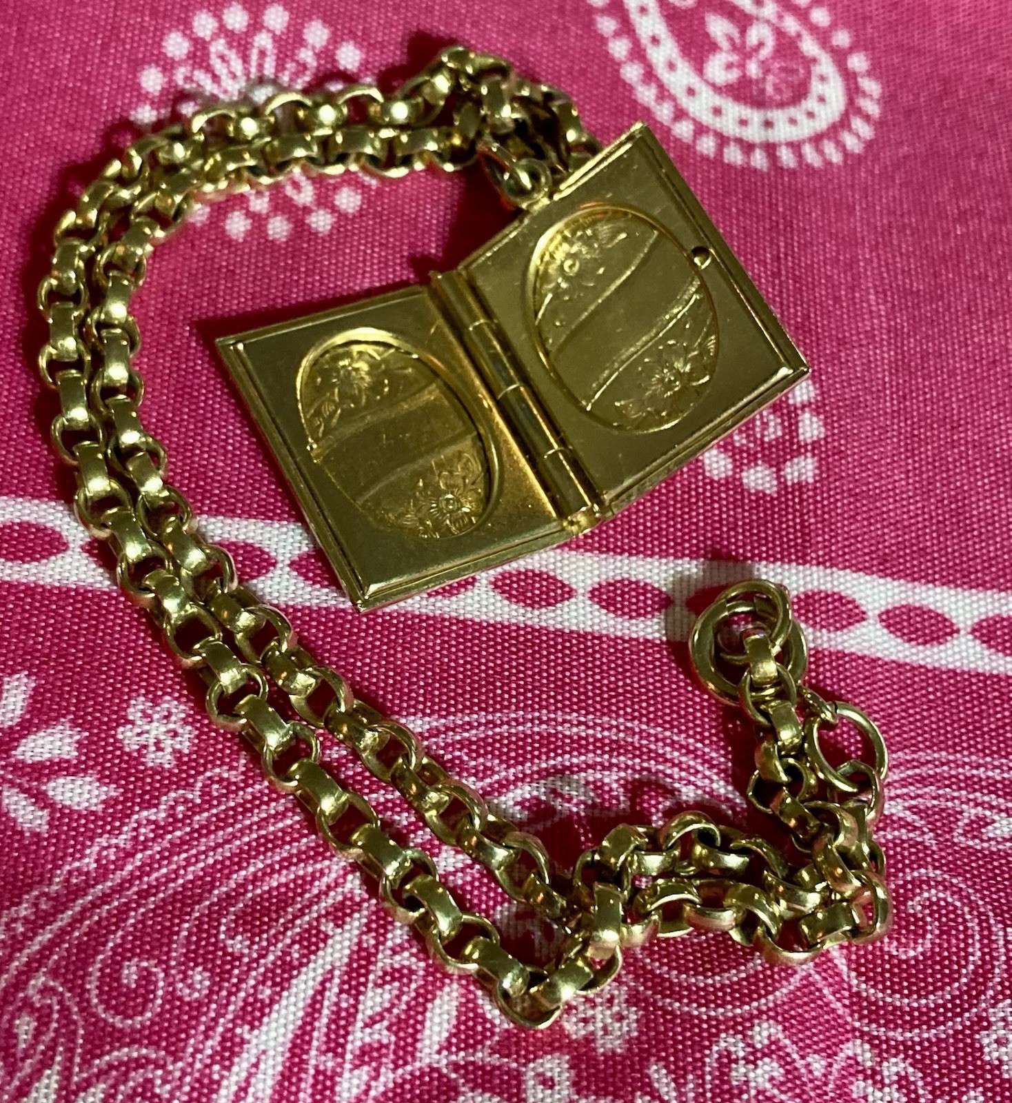 Vintage GoldTone Book Locket Pendant Floral Engraved Photo Album Charm 14”Chain