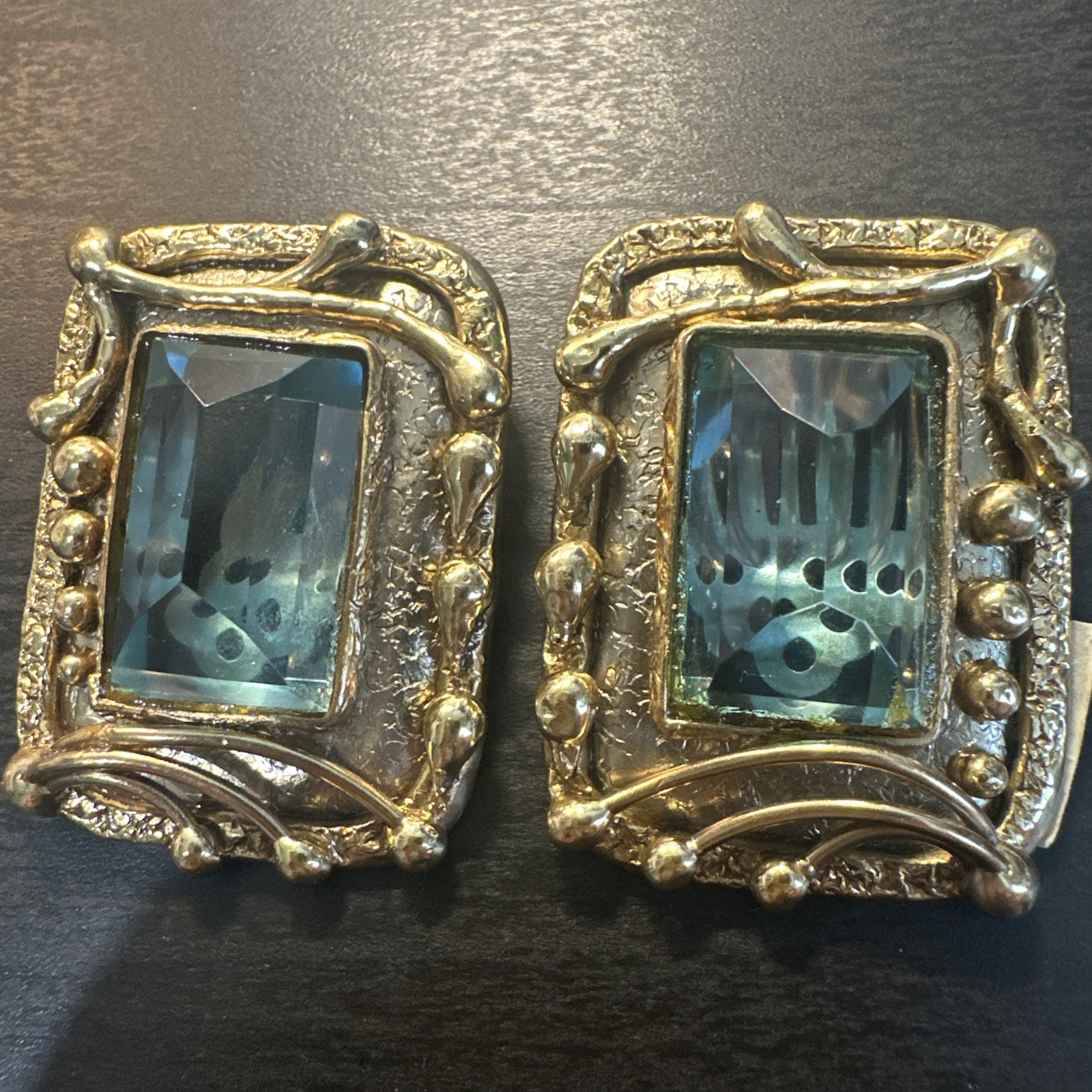 RARE VINTAGE IXEL ARTISAN RECTANGLE AQUA COLOR STONES GOLD TONE CLIP ONS