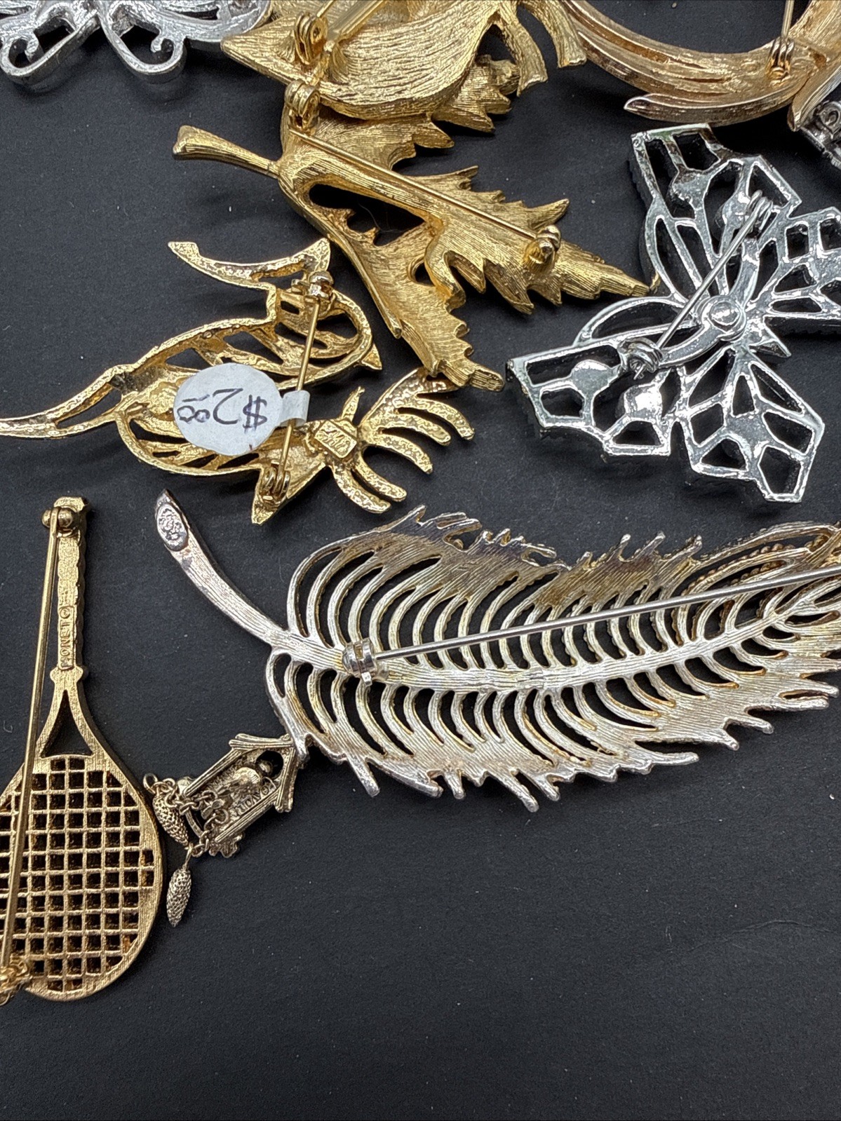 Lot Of 132 Brooches Pins – Many Signed – Silver Gold Tone Wholesale Resell J108b