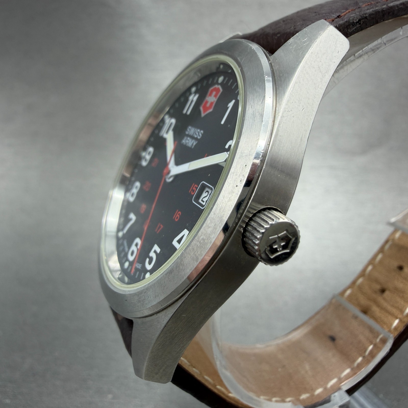 Victorinox Swiss Army Garrison Watch Men 40mm Black Dial Steel Date Round Worksd