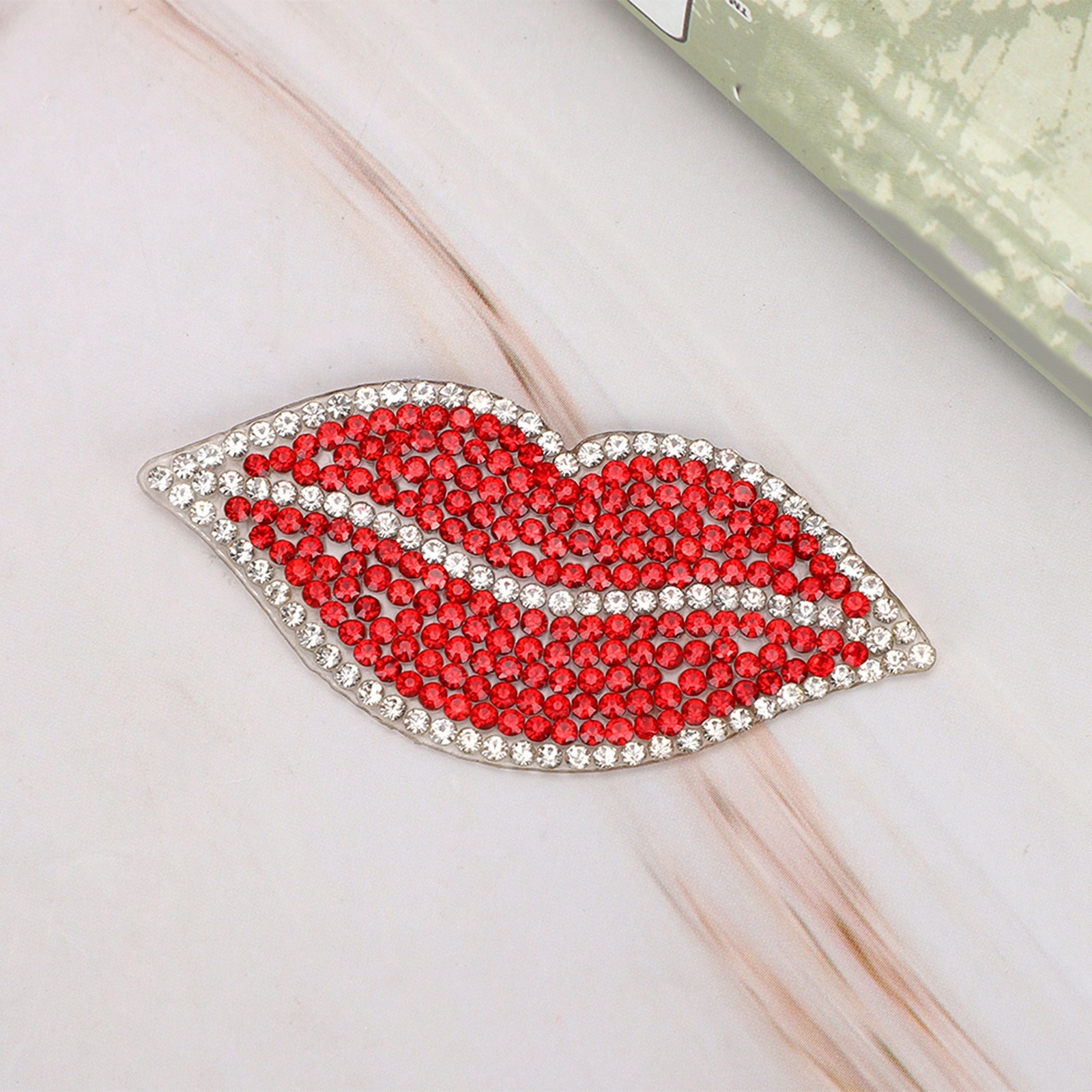 20Pcs Red Lip Rhinestones Resin Crystal Hot Pattern Clothing Decoration