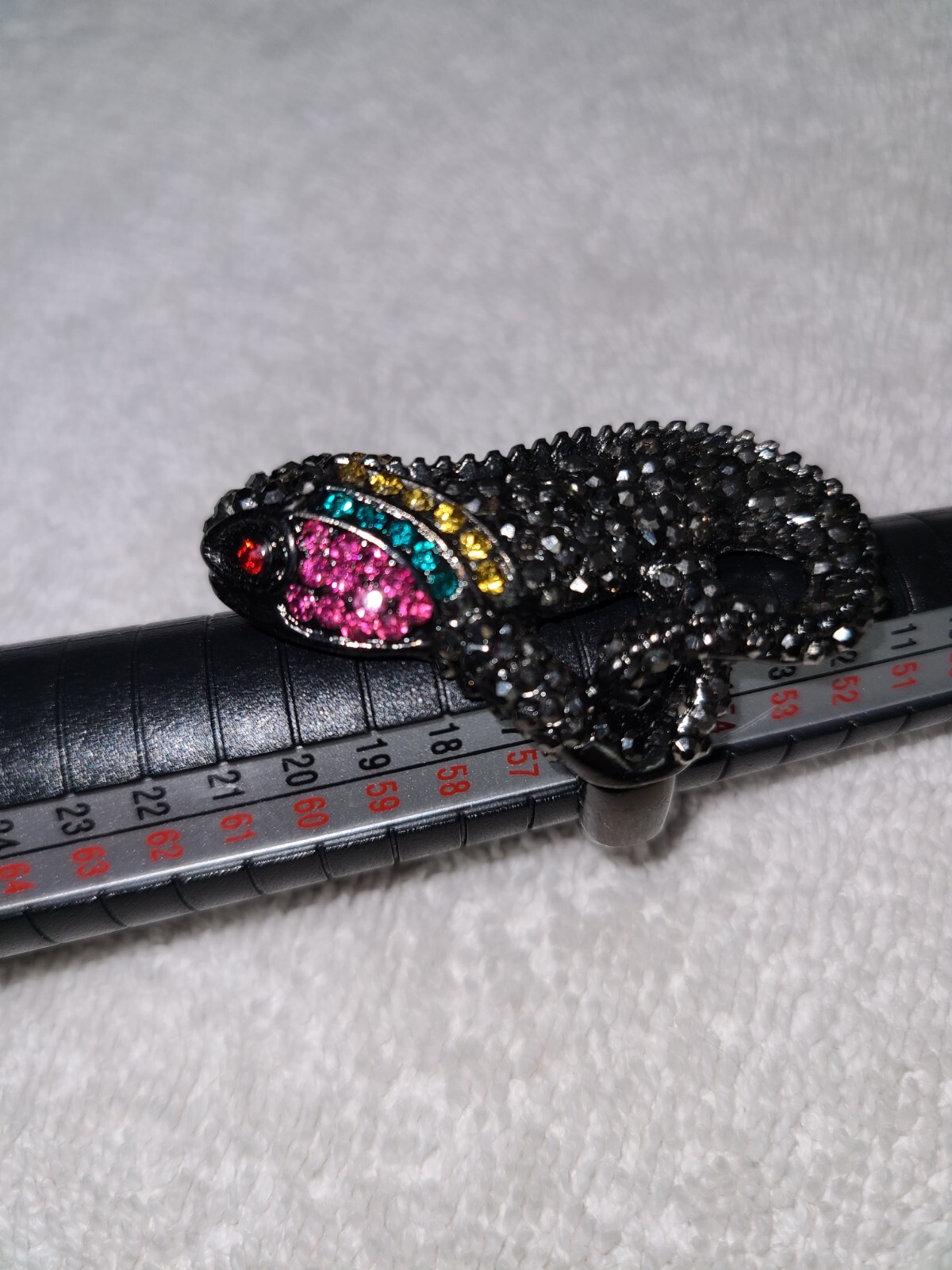 SPRING STREET COLORFUL RHINESTONE LIZARD GECKO REPTILE STRETCH RING