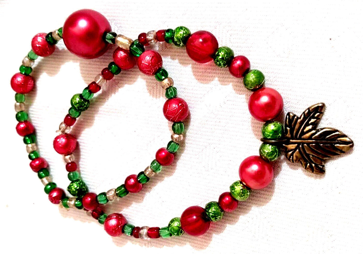 2 Metal Plastic Resin Beads Stretch Bracelets Red Green Christmas Leaf Pair