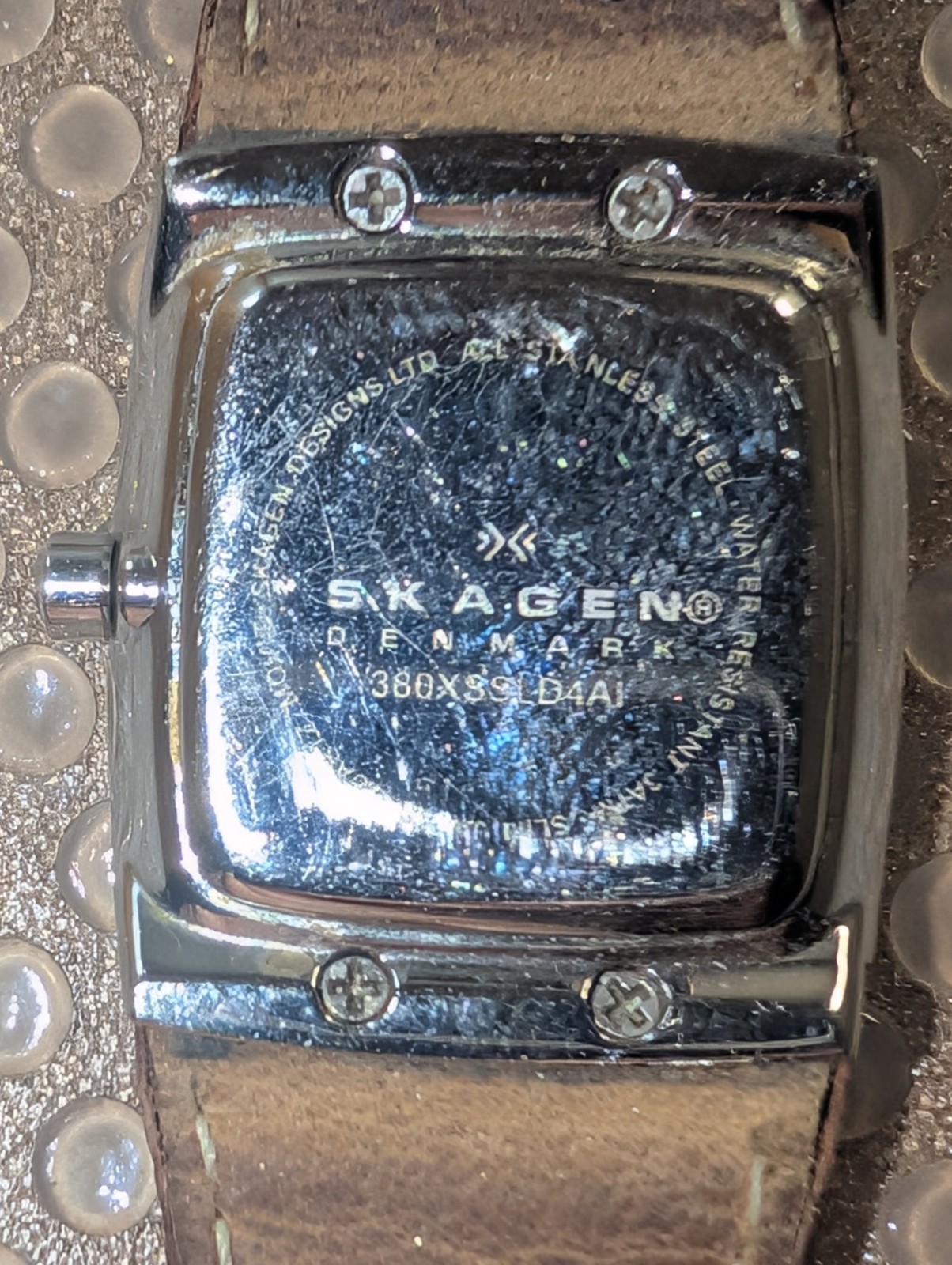 Skagen Denmark 380xSSLD4A Quartz, Needs battery Cream dial, Diamond indices