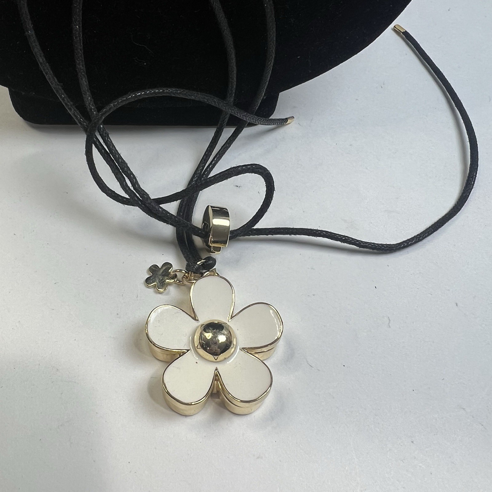 Marc Jacobs Daisy SOLID PERFUME 0.75g Women’s Perfume Adjustable Cord Necklace