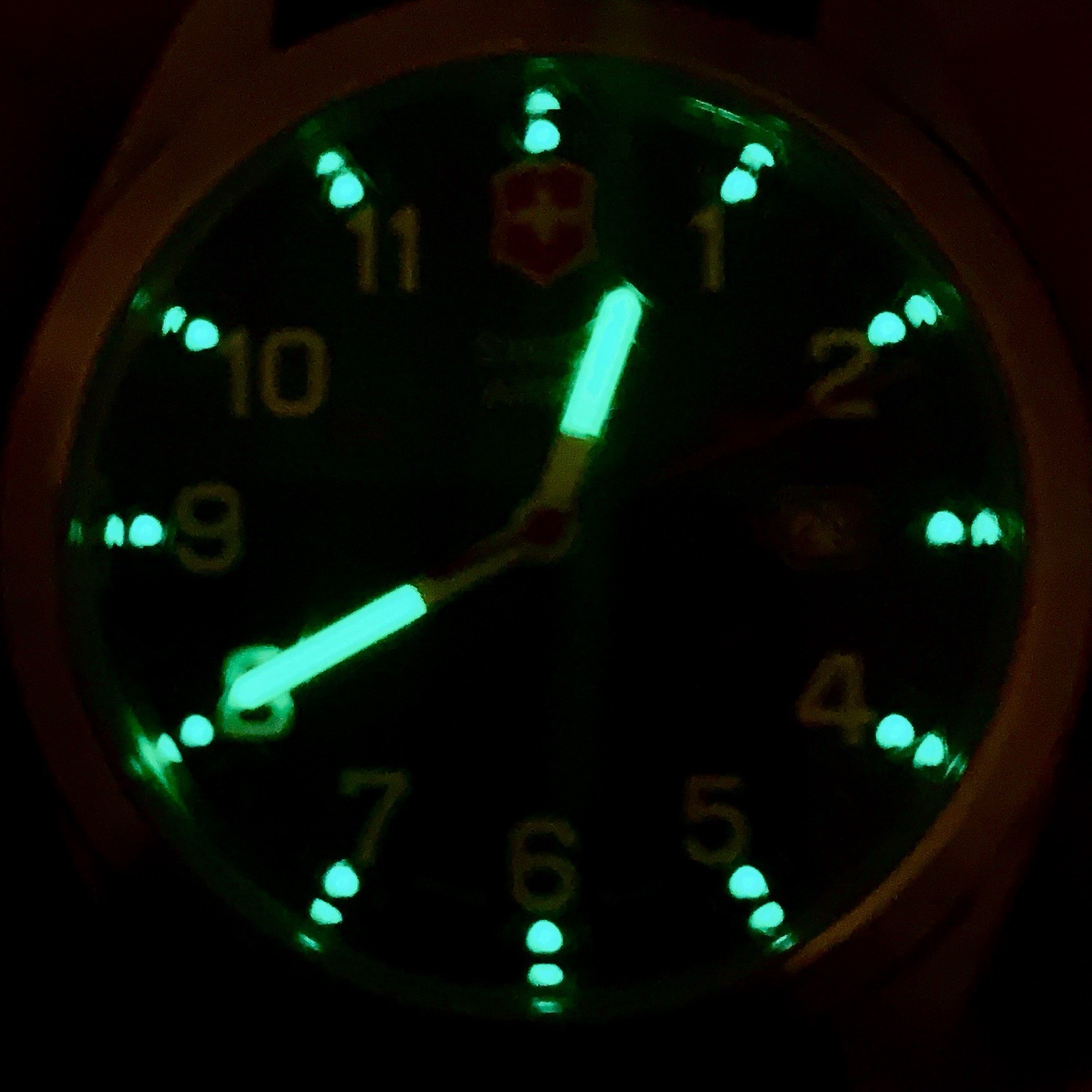 VICTORINOX SWISS ARMY GARRISON Men’s Swiss Field Wristwatch Works New Batt/Strap