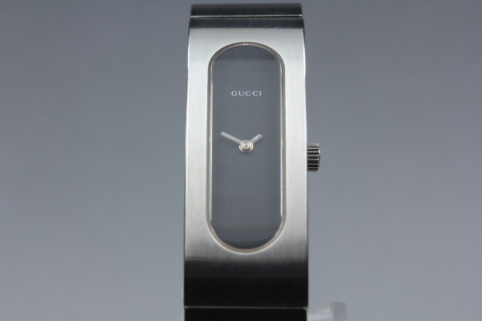 GUCCI 2400S 14mm Black Dial Bangle Quartz Womens Watch From JAPAN Near MINT+