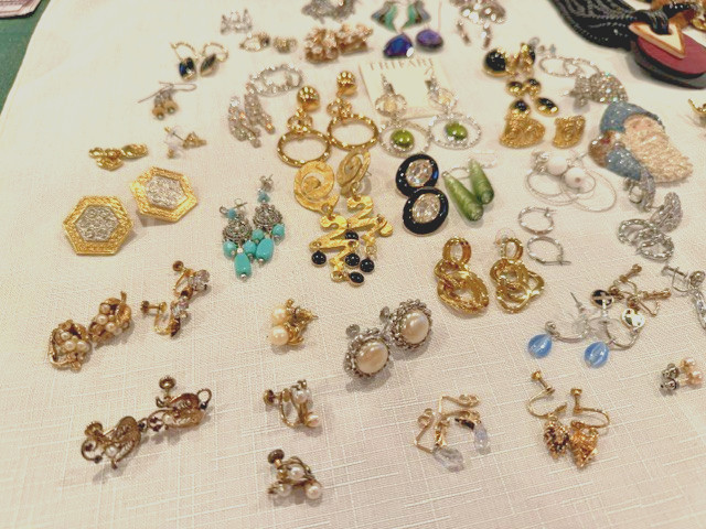 Vintage JEWELRY – 70-80’s & Earlier Trifari, Emmons, Esinberger, Monet, Lisner
