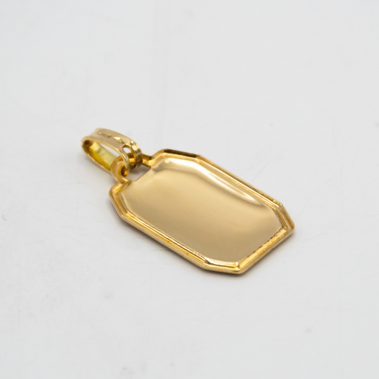 18kt Yellow Gold Pendant “A Date to Remember” E.28