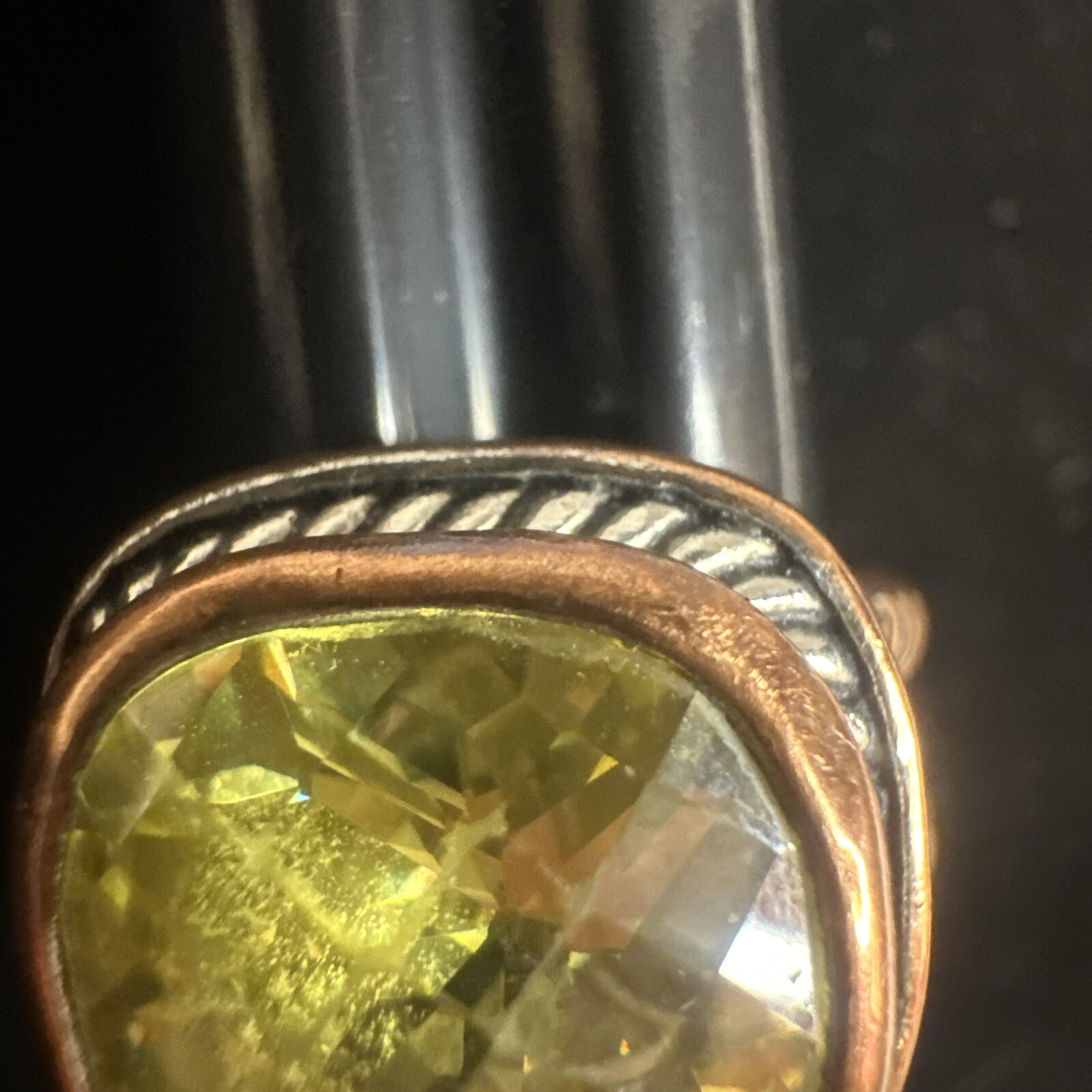 Vtg Chartreuse Fauceted Faux Citrine Rounded SQUARE Ring Sz 7.5” Brass Tone Read
