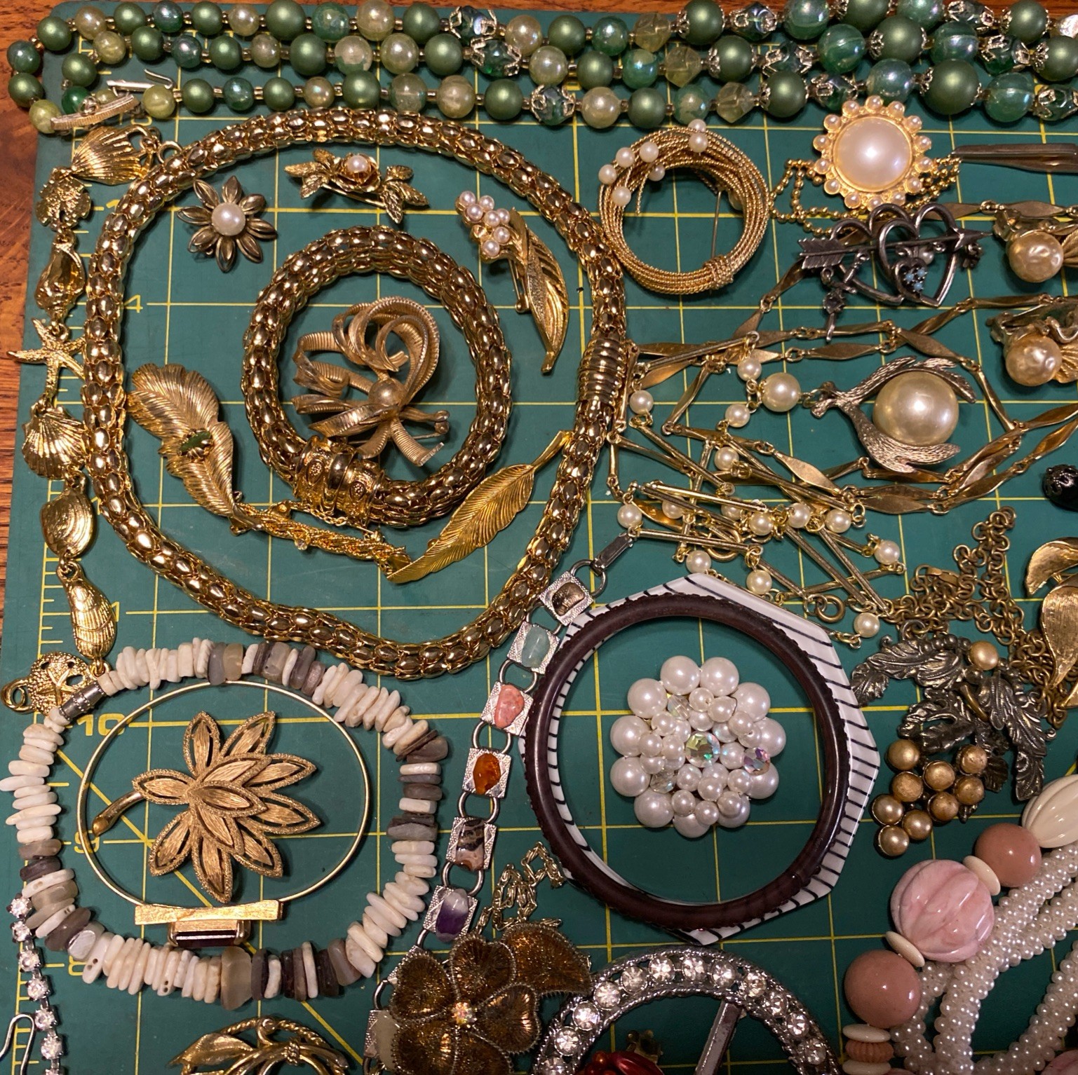 4.5 Lb Vintage Costume 70 Pc Jewelry Lot Mix Box Wearable Pieces Estate Auctions