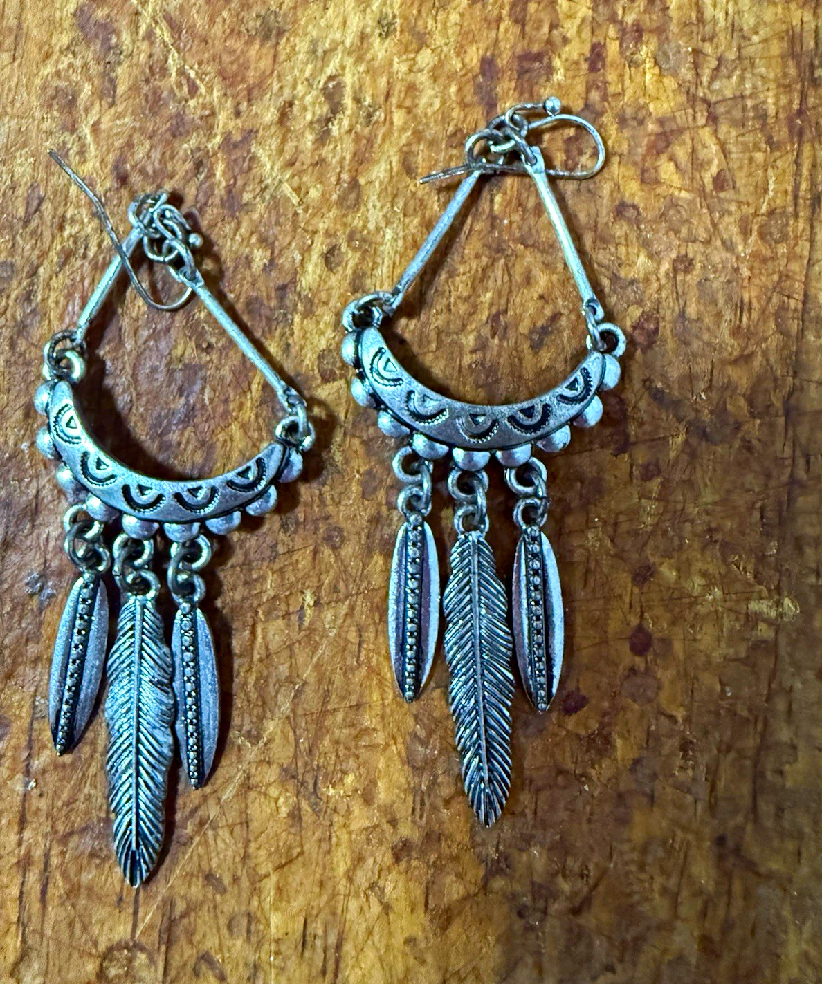 silver-tone bohemian feather dangle/drop hook earrings metal no stone